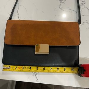 Camel/black shoulder bag